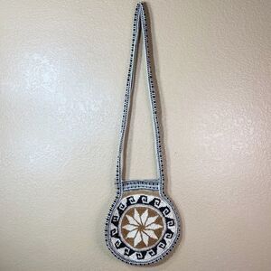 Round woven purse  